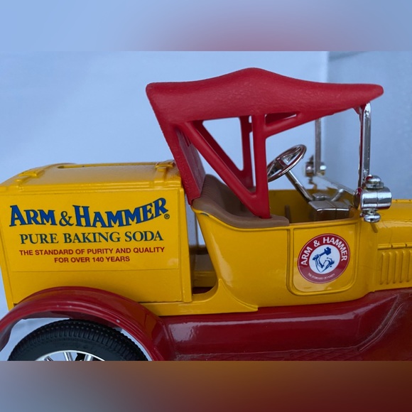“Arm & Hammer” Vintage 1918 Ford Runabout Car Bank - Picture 4 of 6